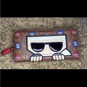 Karl Lagerfeld Paris
Maybelle Multi Color Star
Logo & Peeking Karl